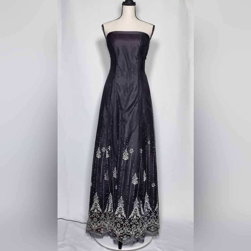 Elegant Black Strapless Evening Gown Size 4